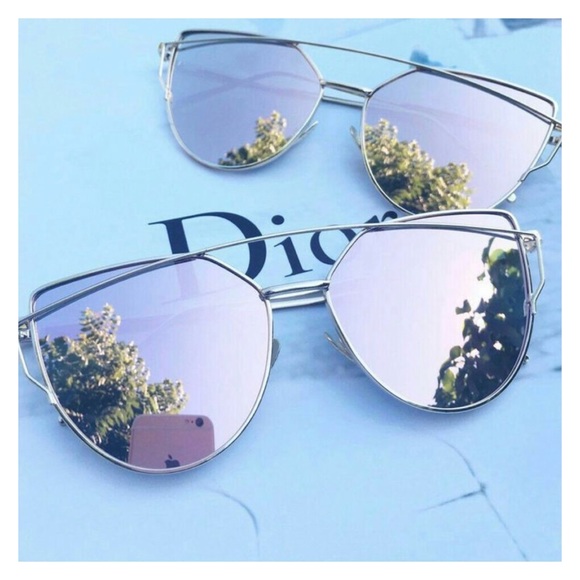 Accessories - ✨3X HOST PICK ✨Rose Gold Mirrored Sunglasses